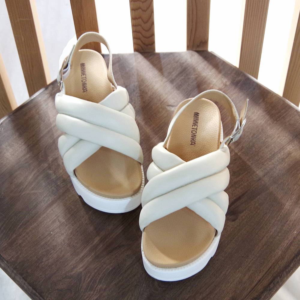 【ミネトンカ MINNETONKA】正規販売代理店 正規品 クロスベルトパデッドサンダル【23M03】