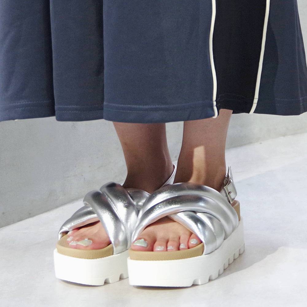 【ミネトンカ MINNETONKA】正規販売代理店 正規品 クロスベルトパデッドサンダル【23M03】