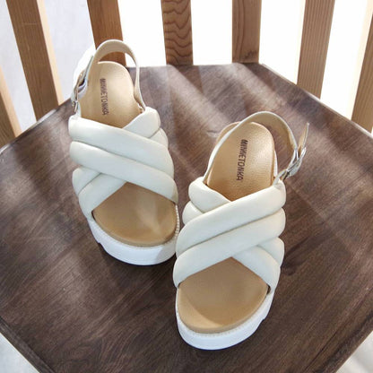 【ミネトンカ MINNETONKA】正規販売代理店 正規品 クロスベルトパデッドサンダル【23M03】
