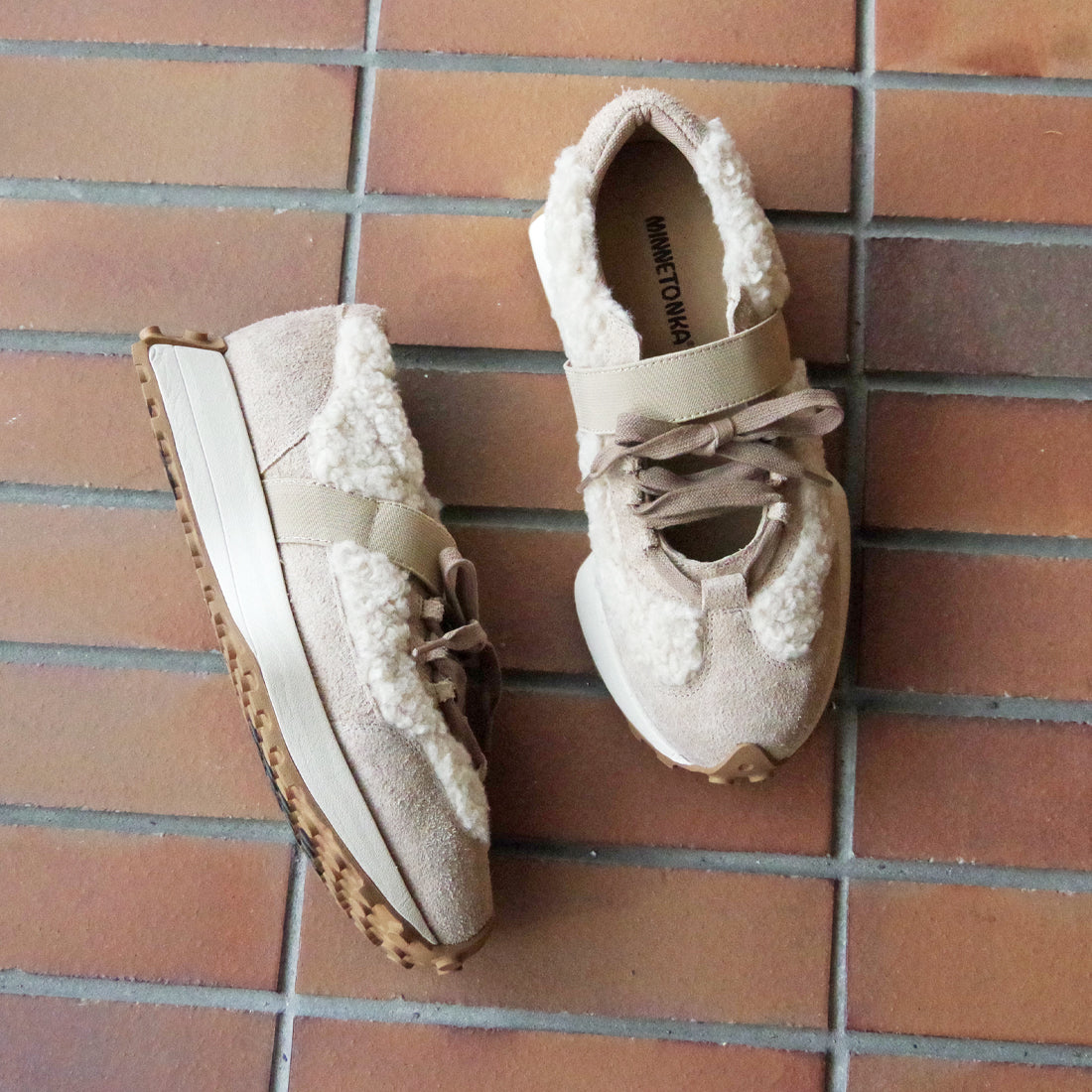 【MINNETONKA ミネトンカ】正規販売代理店 正規品 【26M06】 レースアップベルトスニーカー