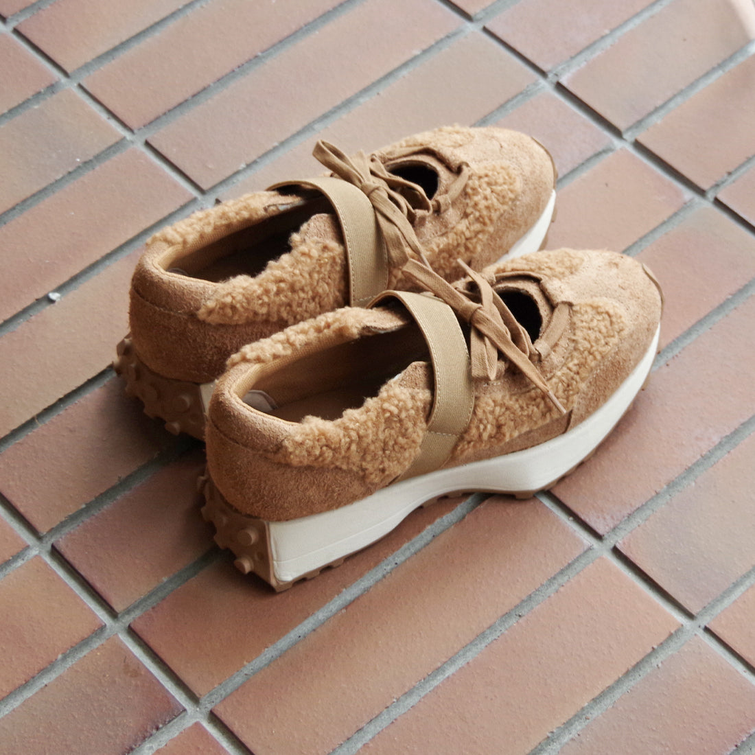 【MINNETONKA ミネトンカ】正規販売代理店 正規品 【26M06】 レースアップベルトスニーカー