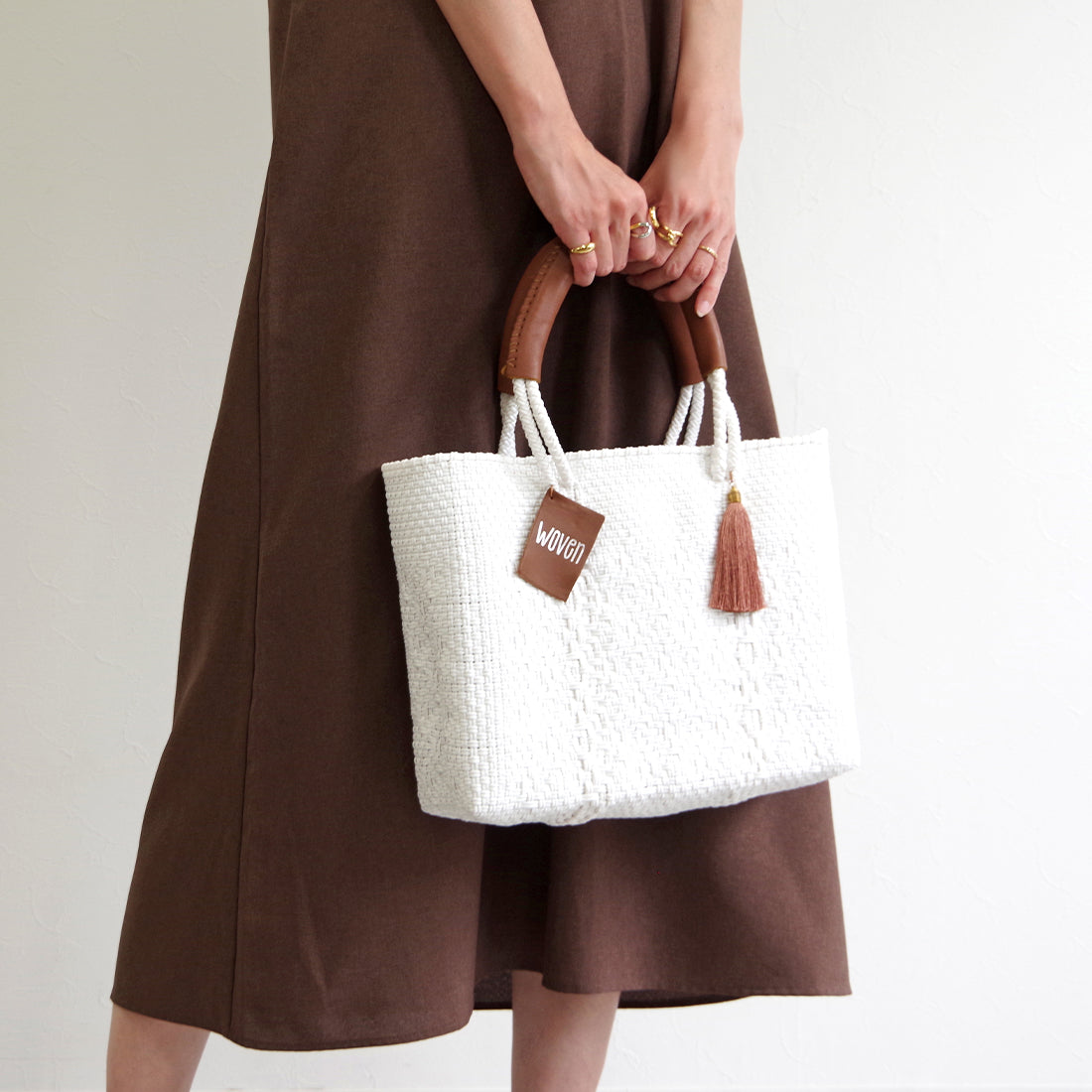 WOVEN ウーヴン Small Tote スモールトート 無地 単色 メルカドバッグ マルシェバッグ 旅行 レジャー 夏コーデ デイリー使い 軽量 裏地付き A5対応 トートバッグ レザーハンドル
