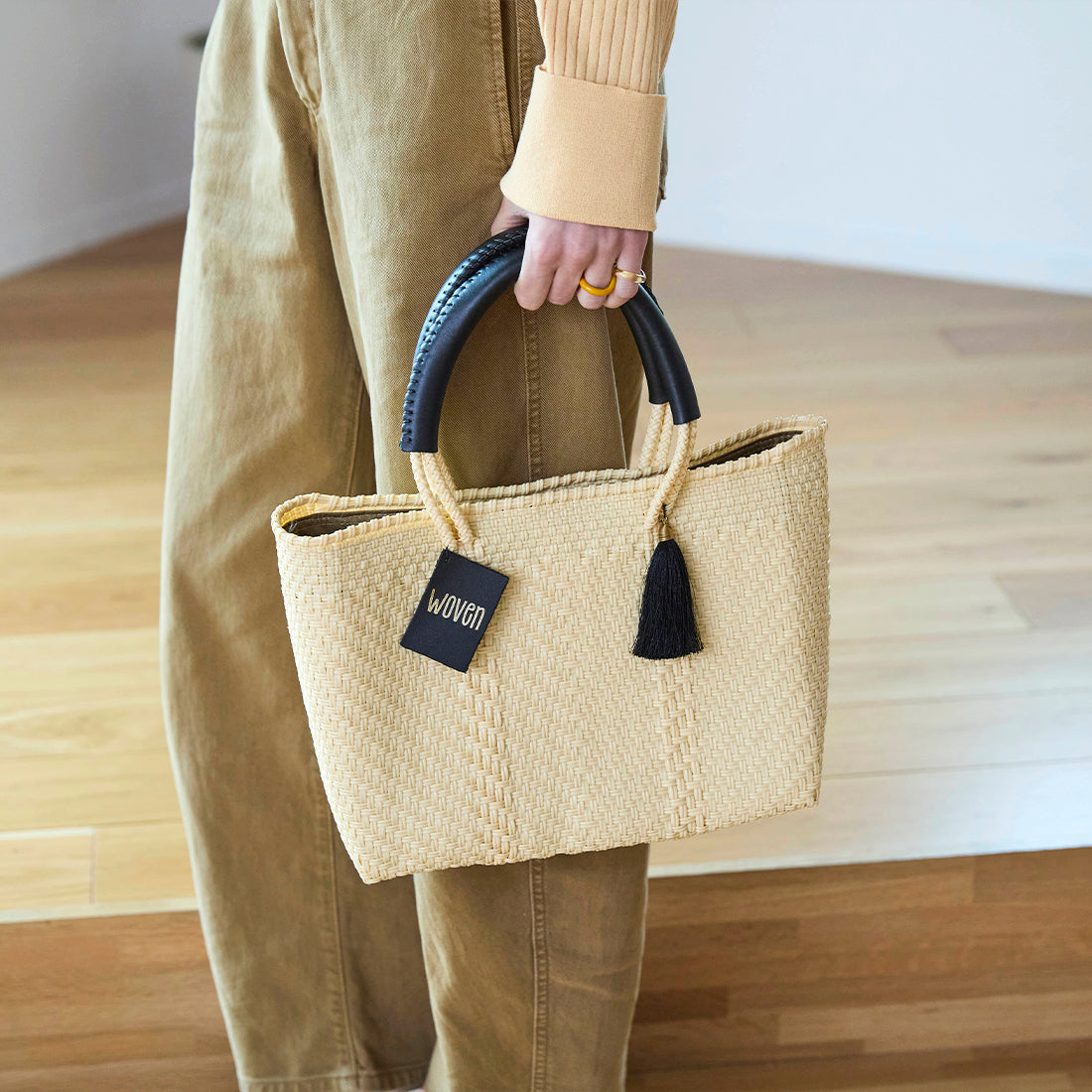 WOVEN ウーヴン Small Tote スモールトート 無地 単色 メルカドバッグ マルシェバッグ 旅行 レジャー 夏コーデ デイリー使い 軽量 裏地付き A5対応 トートバッグ レザーハンドル