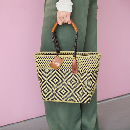 WOVEN ウーヴン Everyday Tote エブリデイトート メルカドバッグ 旅行 レジャー 夏コーデ デイリー使い 軽量 裏地付き