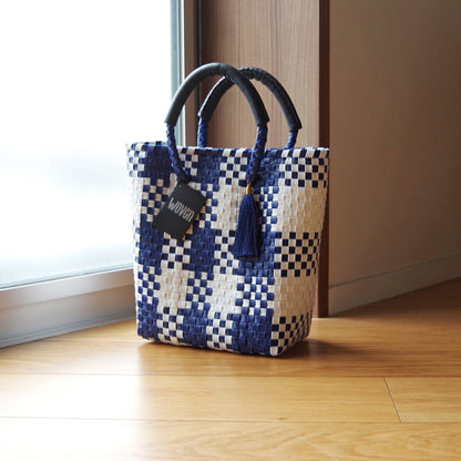 【WOVEN ウーヴン】Mini Tote ミニトート メルカドバッグ レディース かごバッグ 編み込みバッグ メキシコ製 プラカゴバッグ タッセル付き レザーハンドル 千鳥格子 チェック柄