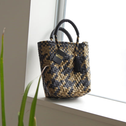 【WOVEN ウーヴン】Mini Tote ミニトート メルカドバッグ レディース かごバッグ 編み込みバッグ メキシコ製 プラカゴバッグ タッセル付き レザーハンドル 千鳥格子 チェック柄