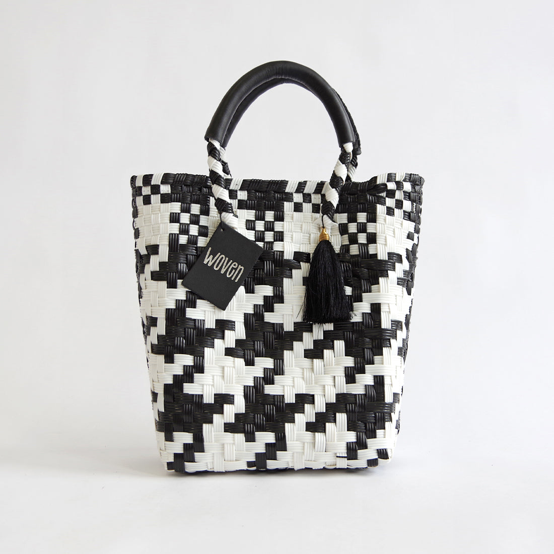 【WOVEN ウーヴン】Mini Tote ミニトート メルカドバッグ レディース かごバッグ 編み込みバッグ メキシコ製 プラカゴバッグ タッセル付き レザーハンドル 千鳥格子 チェック柄
