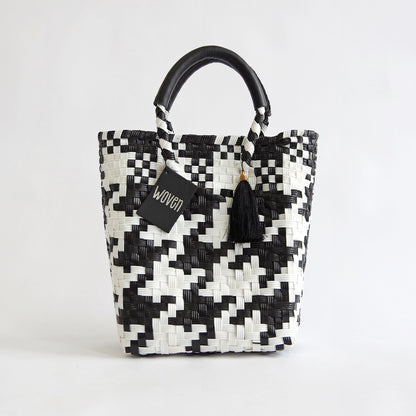 【WOVEN ウーヴン】Mini Tote ミニトート メルカドバッグ レディース かごバッグ 編み込みバッグ メキシコ製 プラカゴバッグ タッセル付き レザーハンドル 千鳥格子 チェック柄