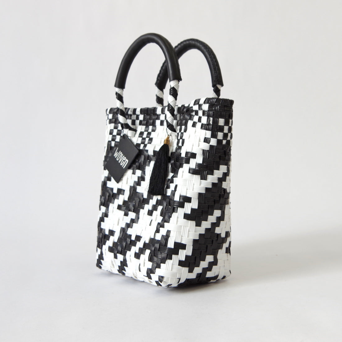 【WOVEN ウーヴン】Mini Tote ミニトート メルカドバッグ レディース かごバッグ 編み込みバッグ メキシコ製 プラカゴバッグ タッセル付き レザーハンドル 千鳥格子 チェック柄