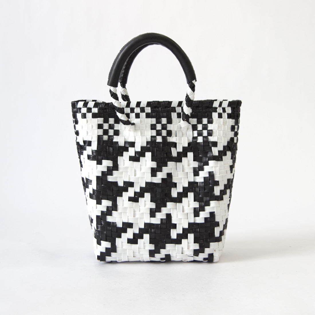 【WOVEN ウーヴン】Mini Tote ミニトート メルカドバッグ レディース かごバッグ 編み込みバッグ メキシコ製 プラカゴバッグ タッセル付き レザーハンドル 千鳥格子 チェック柄