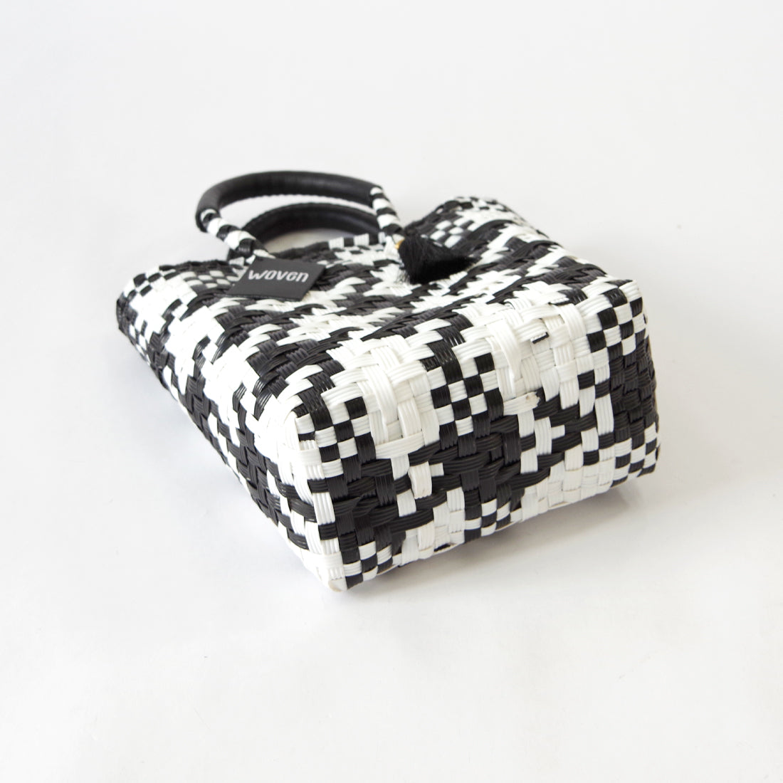 【WOVEN ウーヴン】Mini Tote ミニトート メルカドバッグ レディース かごバッグ 編み込みバッグ メキシコ製 プラカゴバッグ タッセル付き レザーハンドル 千鳥格子 チェック柄