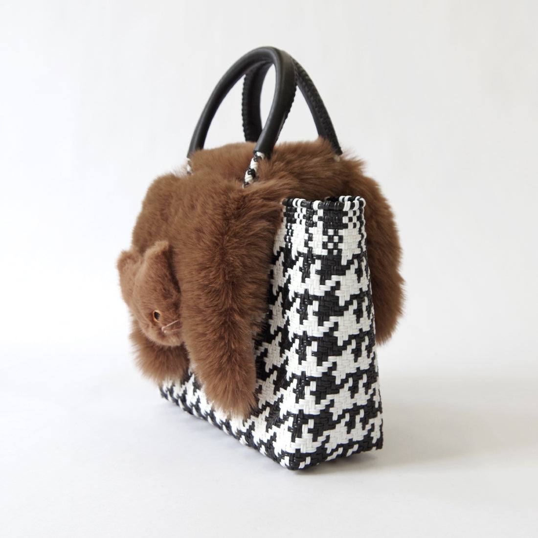 【売上の一部を寄付｜保護犬猫支援】WOVEN ウーヴン 【ECO FUR NEKO FLAP COVER】 エコファー猫フラップカバー かばん用アクセサリー ネコ 猫 ねこ 縦型