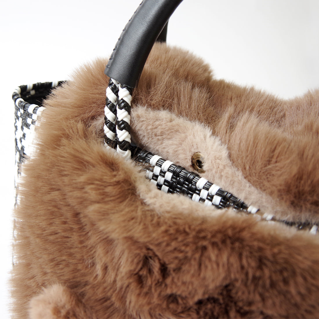 【売上の一部を寄付｜保護犬猫支援】WOVEN ウーヴン 【ECO FUR NEKO FLAP COVER】 エコファー猫フラップカバー かばん用アクセサリー ネコ 猫 ねこ 縦型