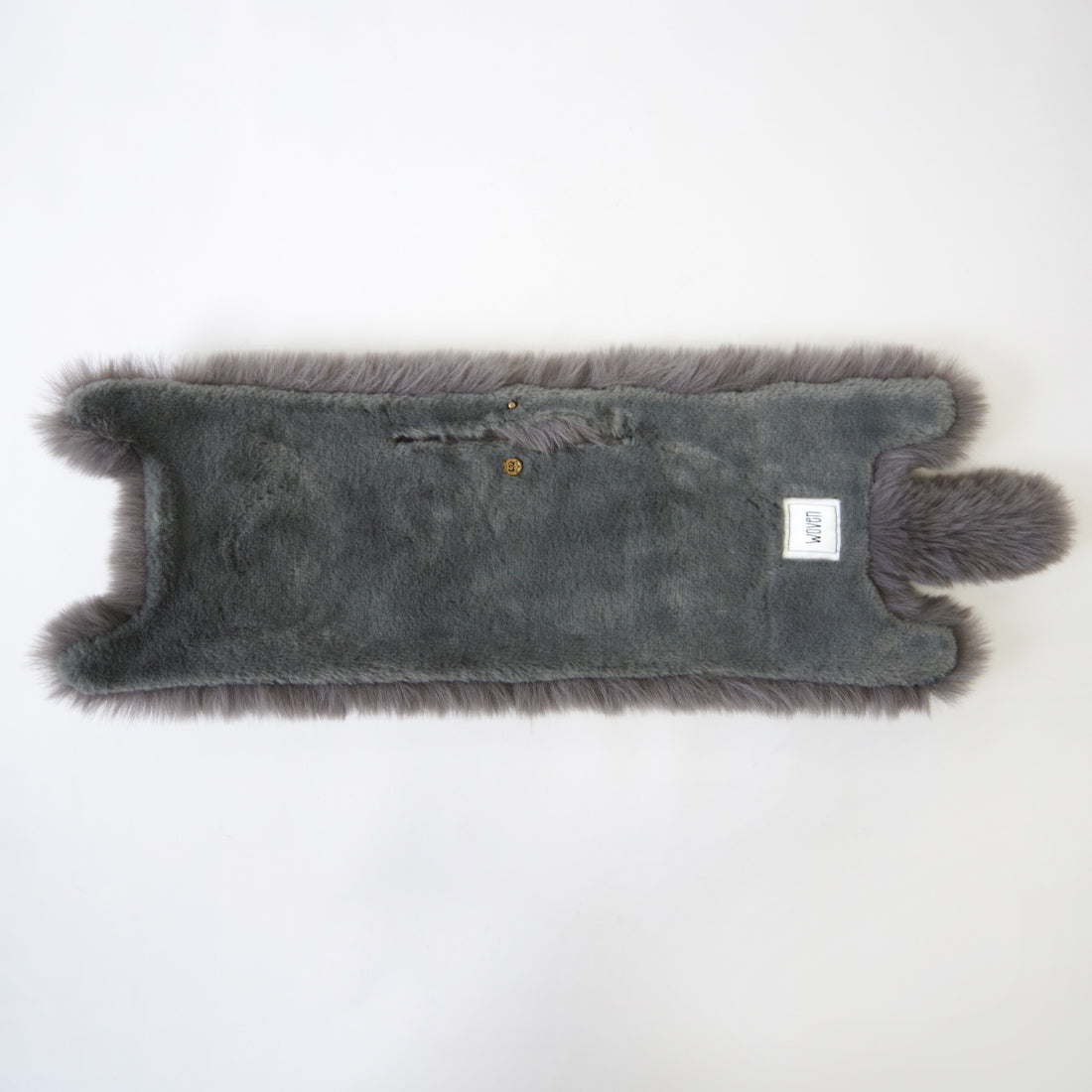 【売上の一部を寄付｜保護犬猫支援】WOVEN ウーヴン 【ECO FUR NEKO FLAP COVER】 エコファー猫フラップカバー かばん用アクセサリー ネコ 猫 ねこ 横型